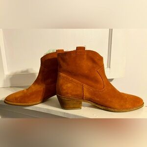 Boden Allendale short suede cowboy boots. Size 39(8.5). Rust colored.